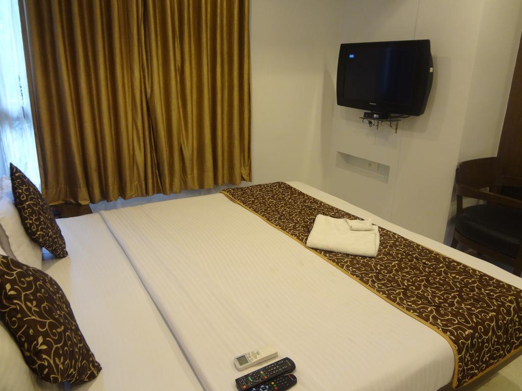 Hotel Adi นาคปุระ ภายนอก รูปภาพ