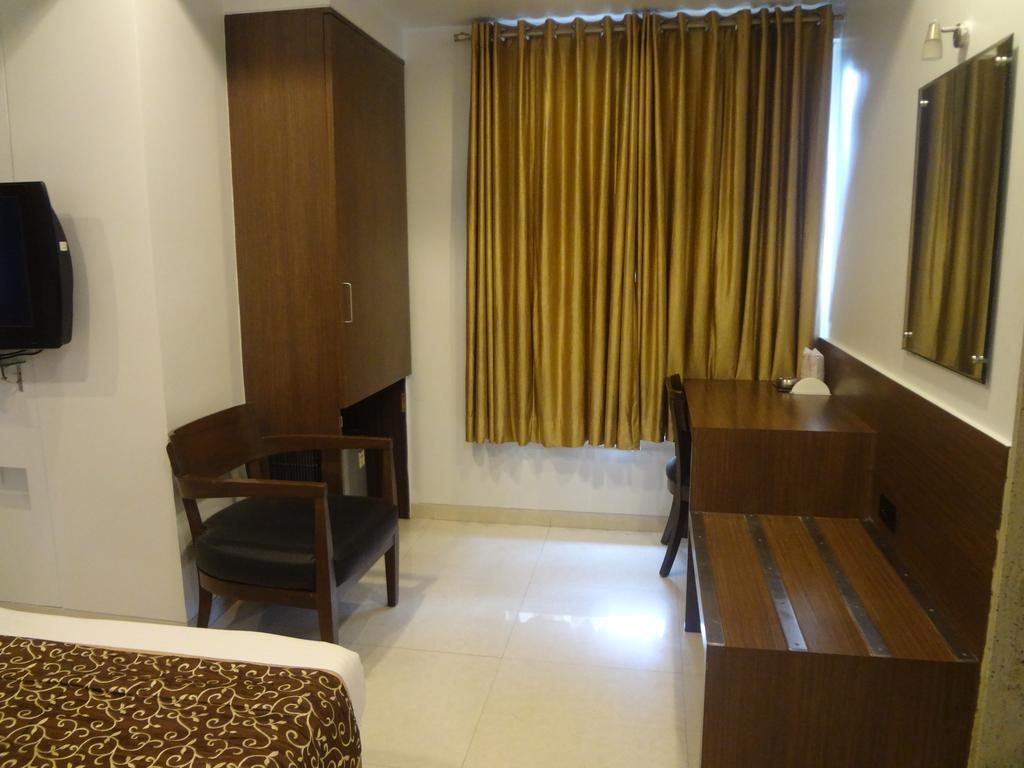 Hotel Adi นาคปุระ ภายนอก รูปภาพ