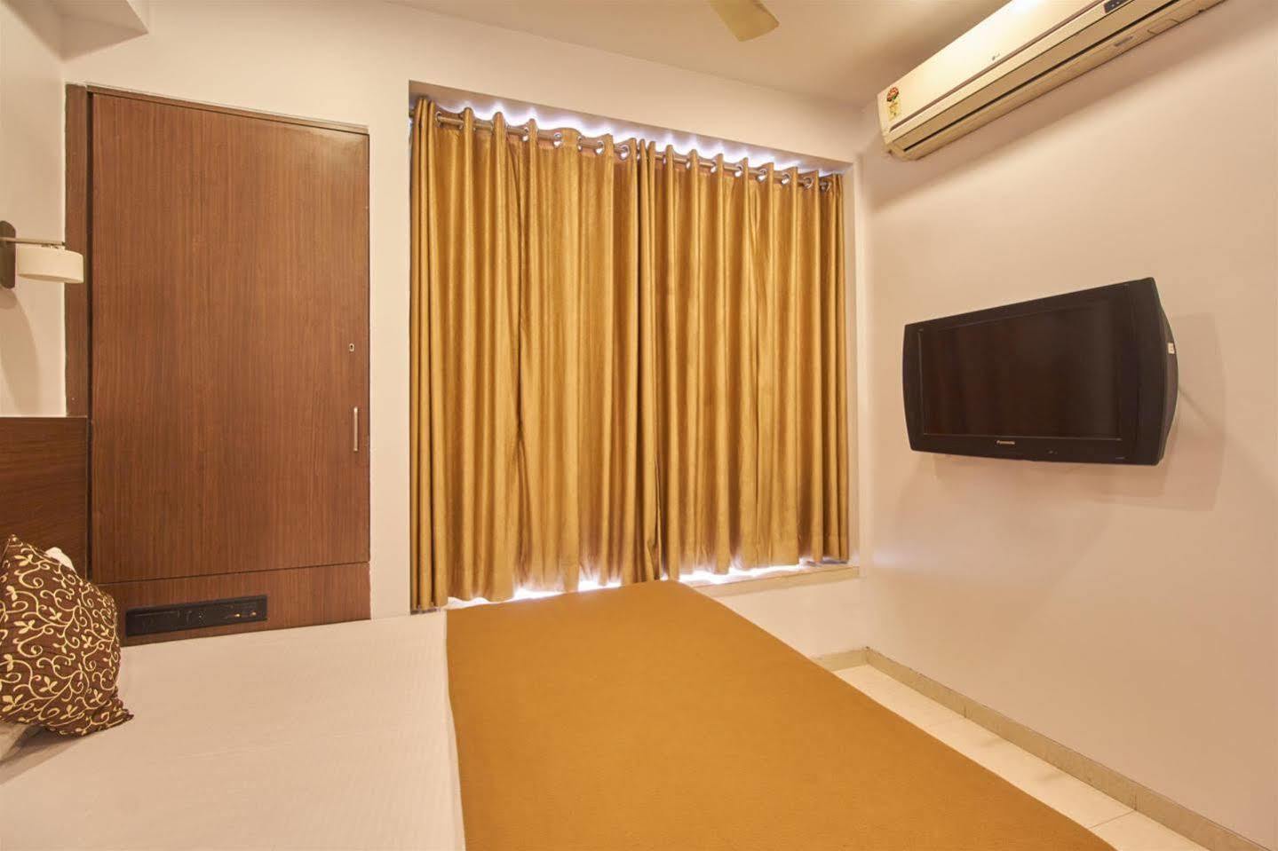 Hotel Adi นาคปุระ ภายนอก รูปภาพ