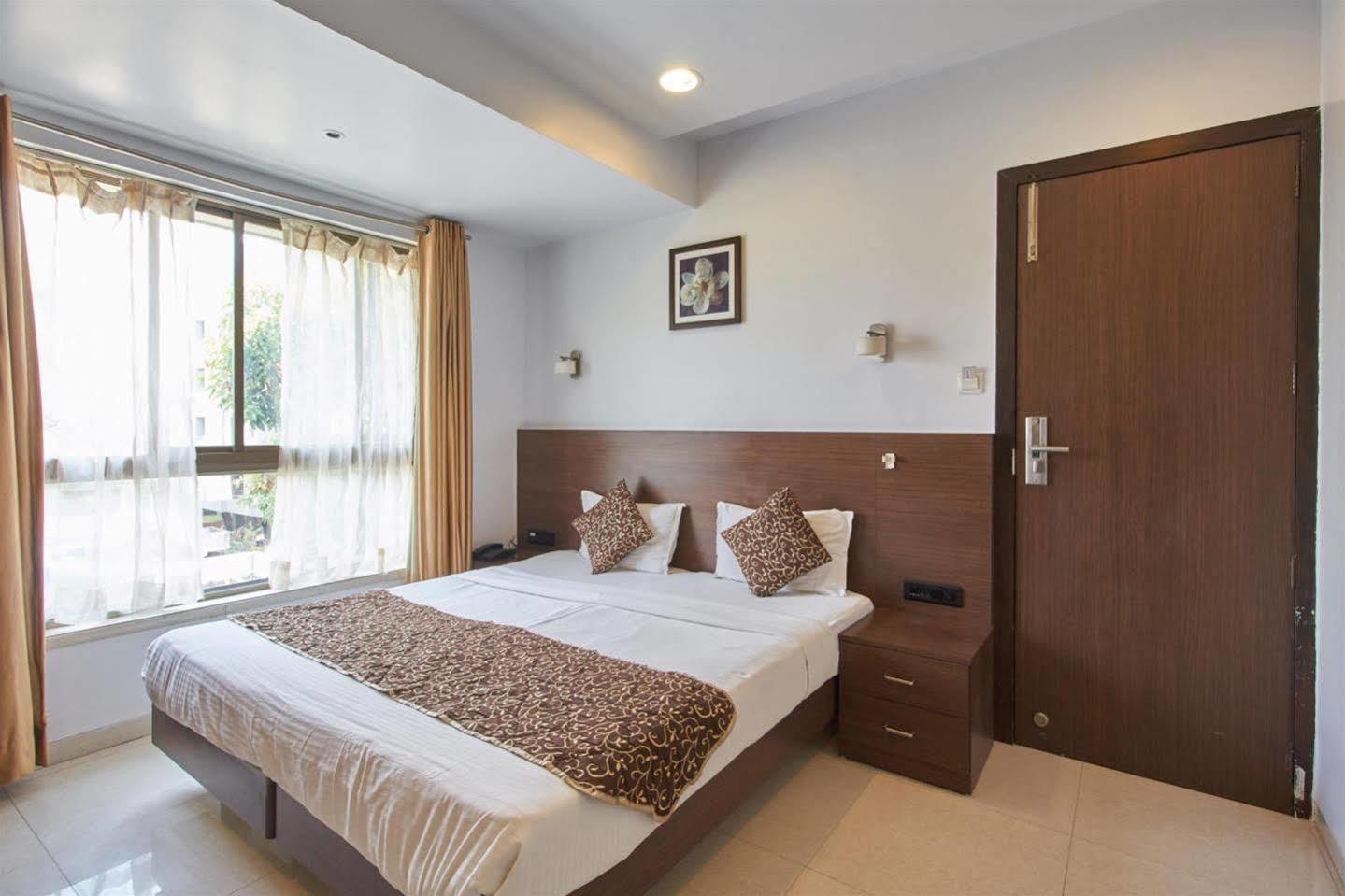 Hotel Adi นาคปุระ ภายนอก รูปภาพ