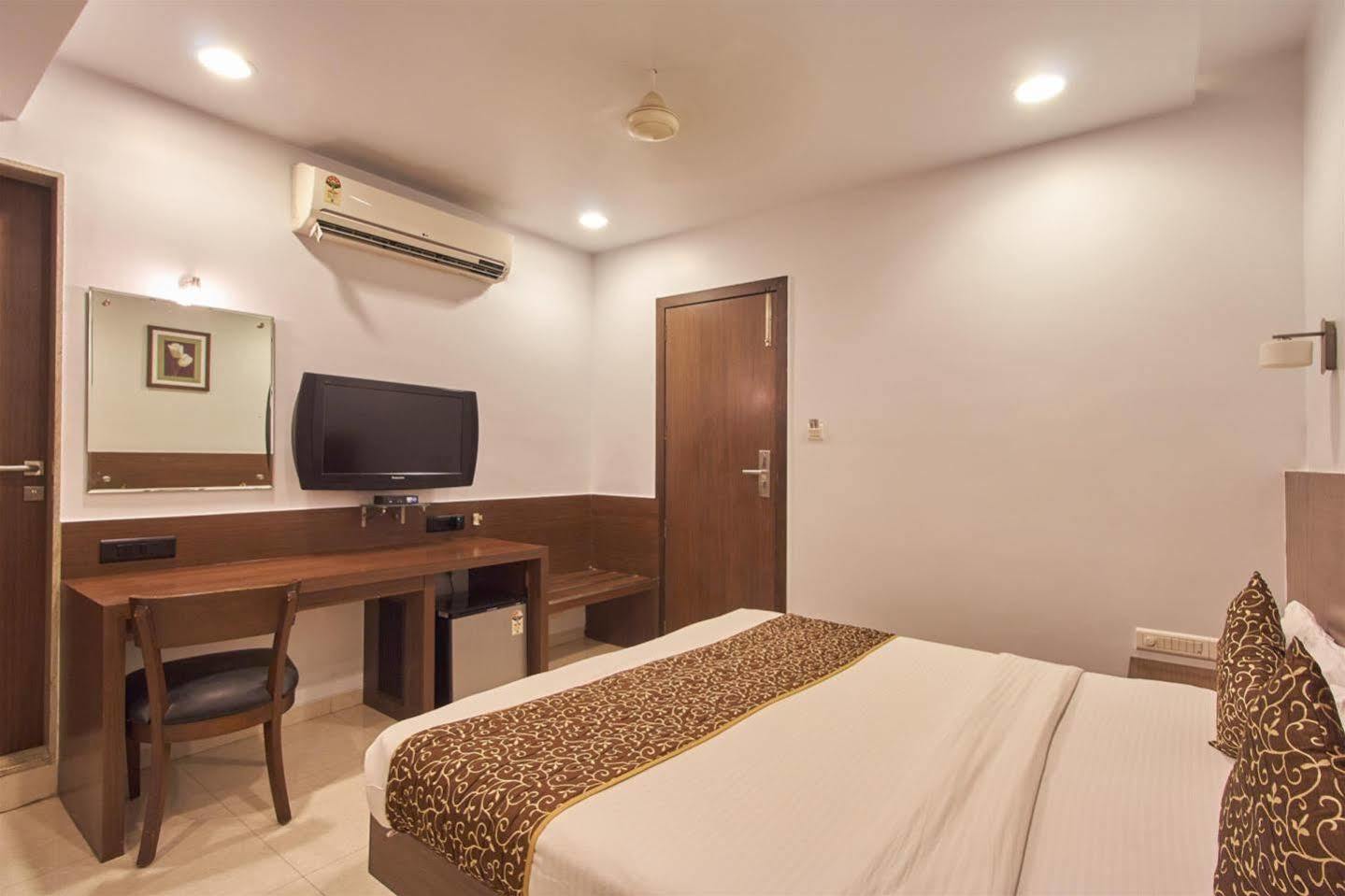 Hotel Adi นาคปุระ ภายนอก รูปภาพ